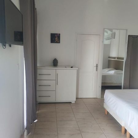 Location Dampierre Apartment เลอโกซิเยร์ ภายนอก รูปภาพ