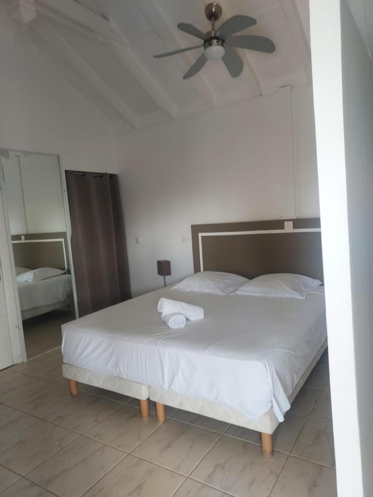 Location Dampierre Apartment เลอโกซิเยร์ ภายนอก รูปภาพ