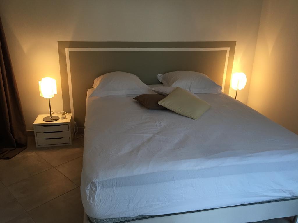 Location Dampierre Apartment เลอโกซิเยร์ ห้อง รูปภาพ